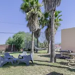 Con Piscina * كونيل ذي لا فرونتيرا