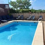 منزل ريفي Con Piscina